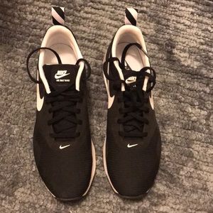 Nike Air Tavas